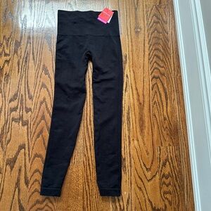 BNWT small Spanx seamless leggings